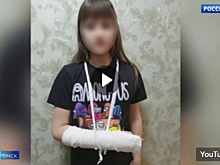 В Омске крышу дома, с которого на школьницу упала сосулька, наконец-то очистили от снега