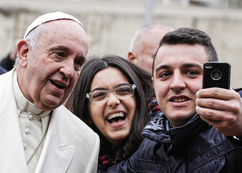 Папа Римский Франциск посетил приход Сан-Джузеппе-аль-Аурелио в Риме