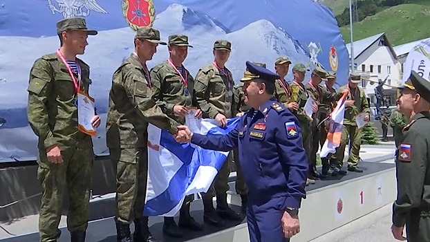 Юнус-Бек Евкуров наградил участников Кубка ВС РФ по альпинизму