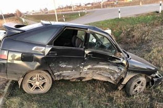 В Белгородской области пьяный водитель ВАЗ врезался в дерево