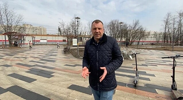 Телеведущий Евгений Попов обратится в Мосгортранс с просьбой установить пункты велопроката в Можайском