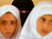 Талибы обязали студенток носить никабы