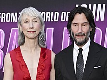 Киану Ривз посетил премьеру фильма вместе с 52-летней возлюбленной