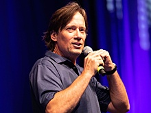 Актер из США Сорбо призвал власти тратить деньги на нужды страны, а не Киева