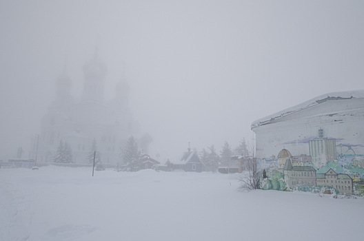 Не выйти из сумрака: смотрим фотографии затянувшегося на целый день тумана в Архангельске