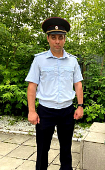 Иркутянка поблагодарила полицейского патрульно-постовой службы ЛО МВД России на станции Иркутск-Пассажирский