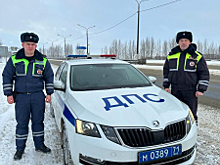 Сотрудники Госавтоинспекции в Тульской области оказали помощь иногородним участникам дорожного движения на зимней трассе