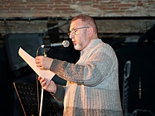 Тексты помогают обезболить. Поэт-химик рассказал о том, зачем он пишет стихи