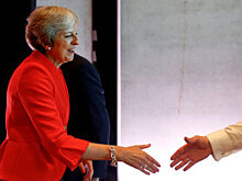 Меркель пренебрегла приветствием с Терезой Мэй