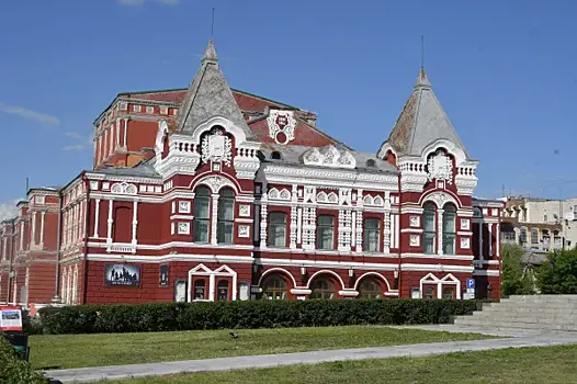 На самарской сцене представили спектакль "Герой нашего времени"