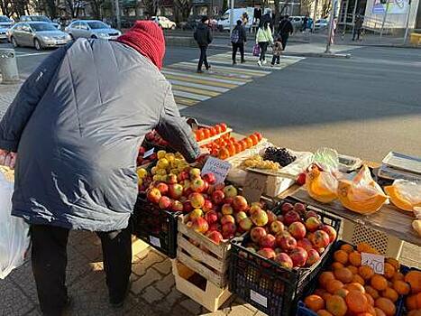 «Внучку тоже научу торговать!»: как прошла очередная облава на калининградских уличных продавцов