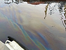 В акватории Фонтанки в Петербурге произошел разлив нефтепродуктов