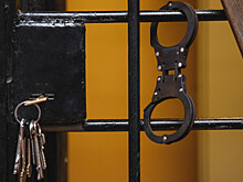 Убивший Флойда экс-полицейский добивается нового суда