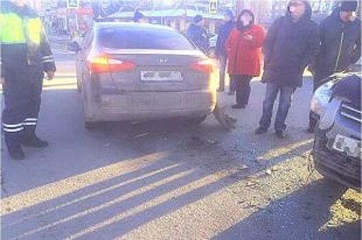 4-летняя девочка и её мама пострадали в столкновении двух «Киа» в Уфе