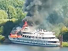 Теплоход "Святая Русь" загорелся в Нижегородской области
