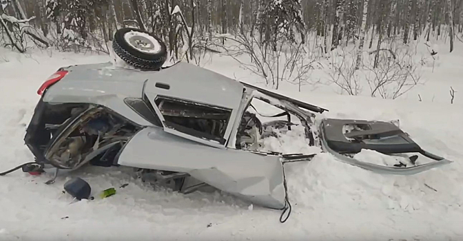 Молодая женщина погибла в разорванном на куски автомобиле в Тюменской области
