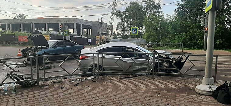 В крупной аварии в Кирове пострадали семь человек