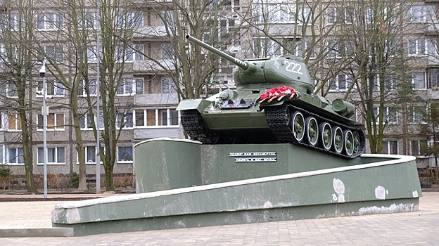Дятлова: В Калининграде при ремонте повредили постамент с танком