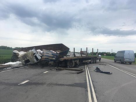 Люди сгорели заживо: два большегруза столкнулись в Ростовской области