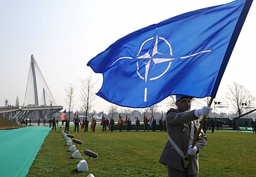 НАТО не исключает передачу ядерного оружия Польше