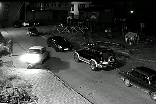 Российский подросток решил покататься на машине родителей и попал под ее колеса