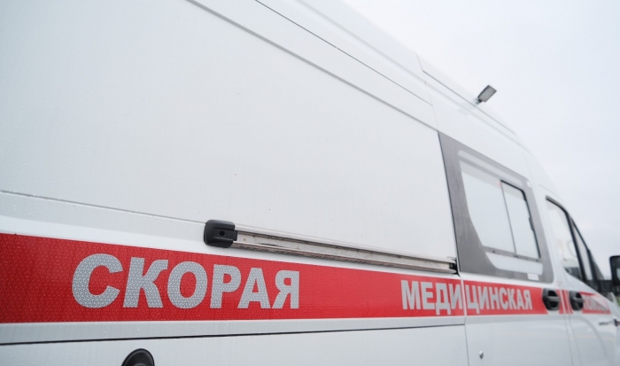 В Камышине Волгоградской области на лестничной площадке обнаружили тело 19-летнего парня