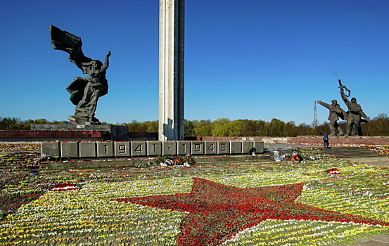 Памятник Освободителям Риги решили уничтожить