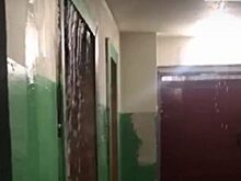 В Екатеринбурге 7 этажей дома затопило из-за сорванного гидранта