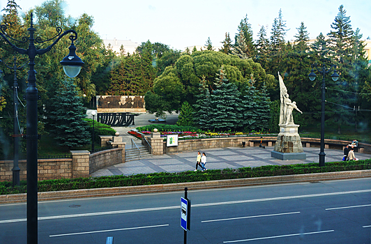 Плюс подсветка, минус сирени: в Омске ищут подрядчика для благоустройства сквера на Ленина