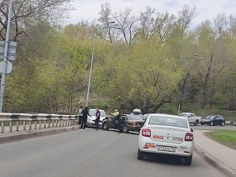 ДТП спровоцировало серьезную пробку в Кузнецком районе Новокузнецка