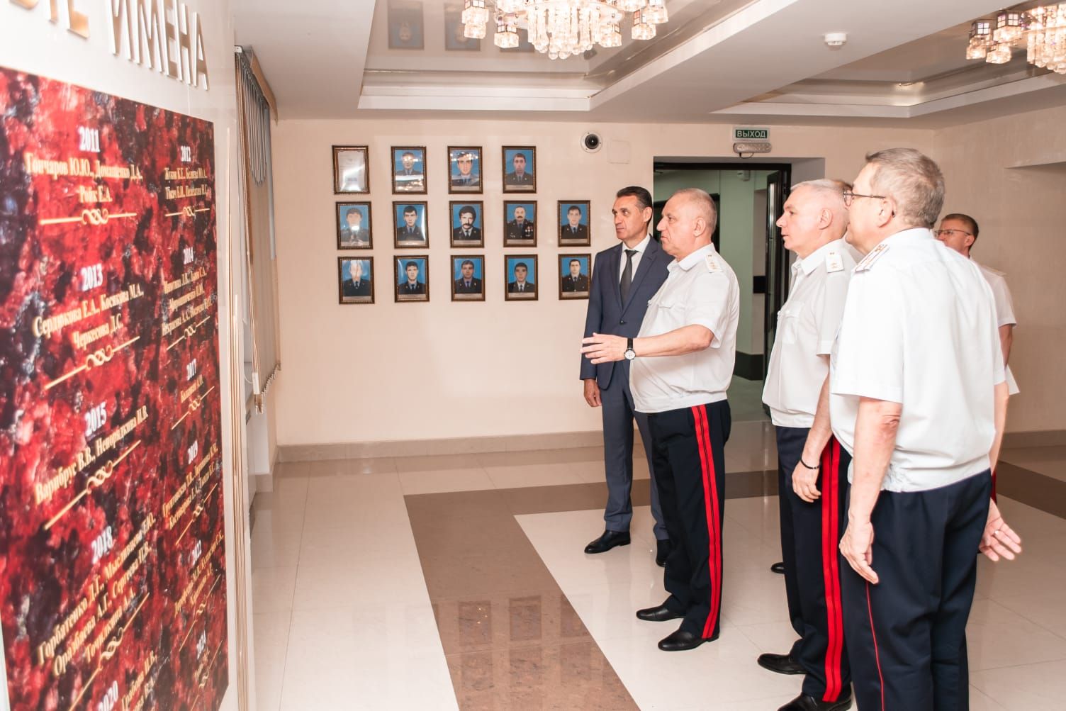 В Ростове открыли мемориальную доску лейтенанту милиции, погибшему при задержании преступников