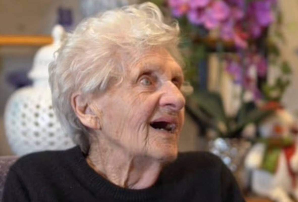 Робби Уильямс исполнил желание 94-летней поклонницы