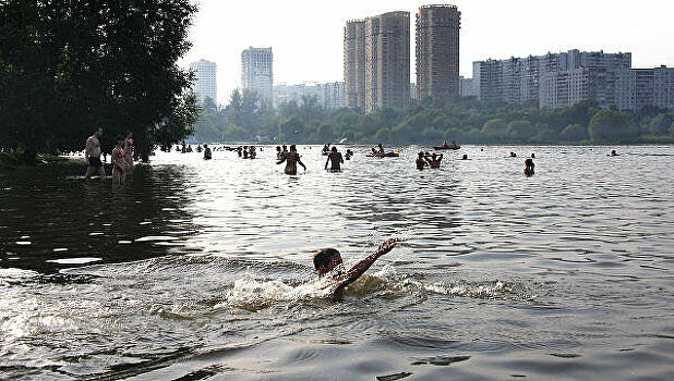В Москве открыли восемь зон для купания