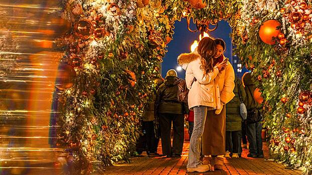 Опрос: Россияне встречали Новый год в поездах, такси, роддоме и в лифте