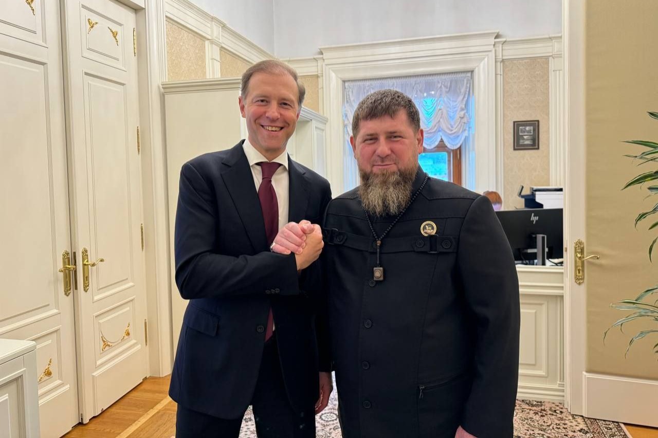 Кадыров и Мантуров обсудили повышение уровня развития промышленности Чечни
