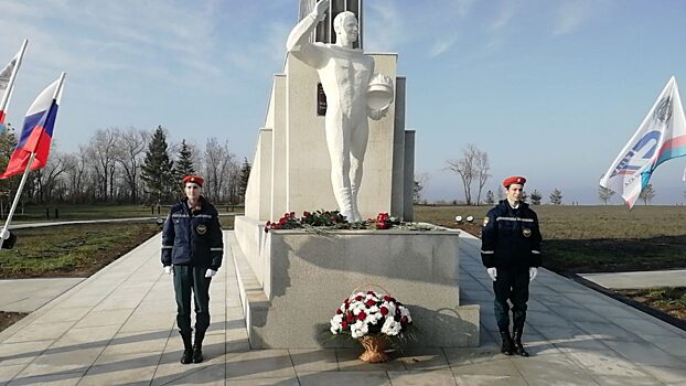 В честь Дня космонавтики состоялось возложение цветов к памятнику Гагарина и мотогонки