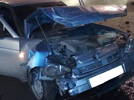 После столкновения с «Фордом» пассажиров «Приоры» отправили в больницу