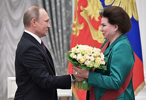 Путин поздравил Терешкову с днем рождения
