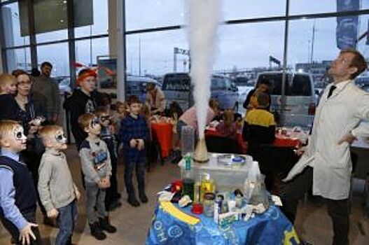 Volkswagen провел в Петербурге новогоднюю елку для важных клиентов