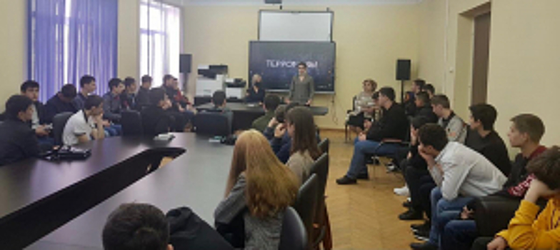 В Северной Осетии полицейские провели в учебных заведениях профилактические беседы на тему экстремизма и терроризма, а также употребления наркотических средств