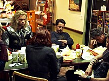 Сцену с шаурмой в «Мстителях» вдохновила одна из самых трагичных сцен сериала «Ангел»