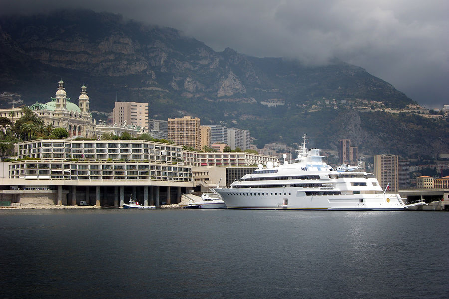 В Сен-Тропе потушили пожар на суперяхте