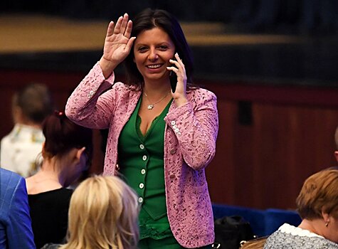 Симоньян и Кеосаян обсудили сахалинские устрицы с Оливером Стоуном