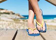 Врачи: пляжная обувь опасна для здоровья