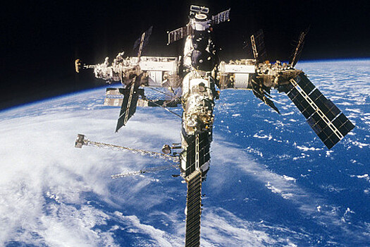 20 лет назад в Тихий океан упала космическая станция "Мир"