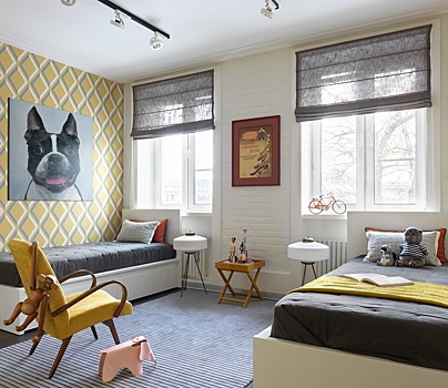 Желтая детская и красная спальня: интерьер для француза в Москве
