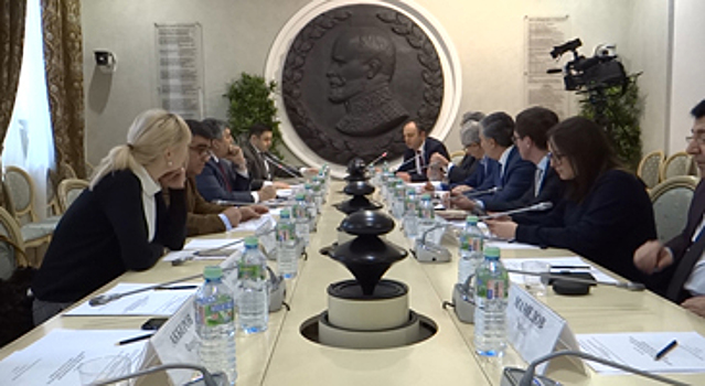 В Москве проходит совместное заседание комиссий Общественной палаты и Совфеда
