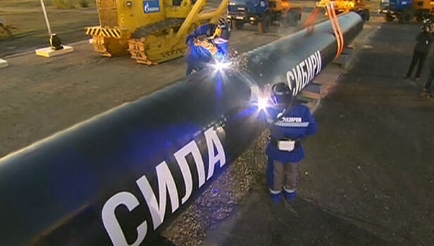 Под разлившимся Амуром идут работы по возведению газопровода "Сила Сибири"