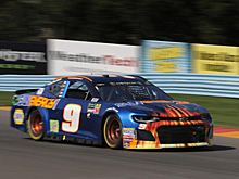 NASCAR: Чэйз Эллиот празднует первую победу