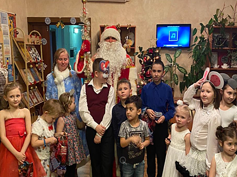 Юные жители Черемушек посмотрели новогоднее представление